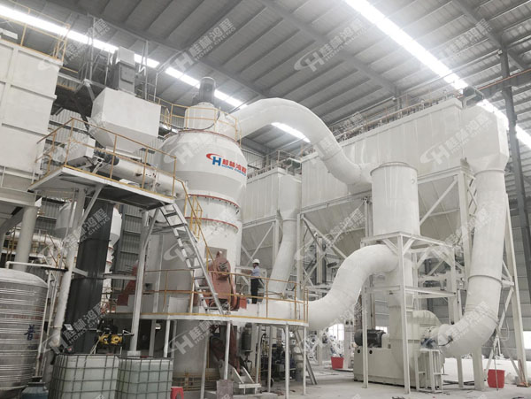 煤矸石超細(xì)磨粉機(jī)，煤矸石磨粉機(jī)，超細(xì)立磨，超細(xì)立式磨粉機(jī)，超細(xì)磨粉機(jī)，客戶現(xiàn)場，磨粉機(jī)廠家