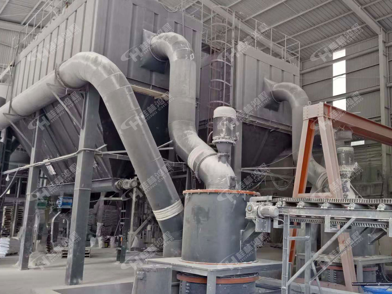 煤矸石超細(xì)磨粉機(jī)，煤矸石磨粉機(jī)，超細(xì)環(huán)輥磨粉機(jī)，超細(xì)環(huán)輥磨，超細(xì)磨粉機(jī)，磨粉機(jī)廠家，客戶現(xiàn)場