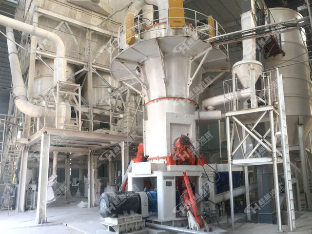 1000目白炭黑超細(xì)磨粉機(jī)，1000目白炭黑，超細(xì)磨粉機(jī)，磨粉機(jī)價(jià)格，超細(xì)立磨，超細(xì)立式磨粉機(jī)，磨粉機(jī)廠家