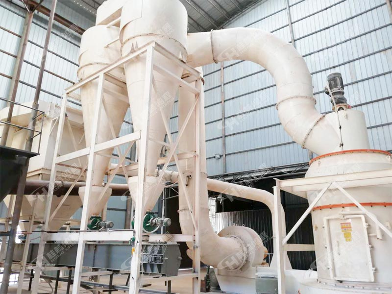 方解石磨粉設(shè)備哪里有？方解石磨粉設(shè)備，方解石磨粉機(jī)，HC雷蒙磨粉機(jī)，雷蒙磨，擺式磨粉機(jī)，磨粉機(jī)廠家