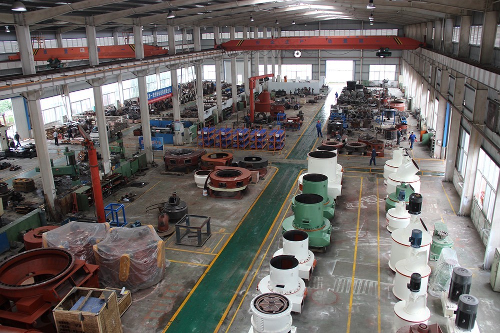 桂林鴻程小型礦料粉碎機(jī)生產(chǎn)車間